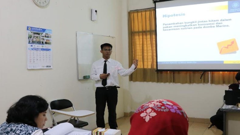 Pernah Ditolak di SD Negeri, Mahasiswa Disabilitas UGM Ini Yakin Lulus Cum Laude