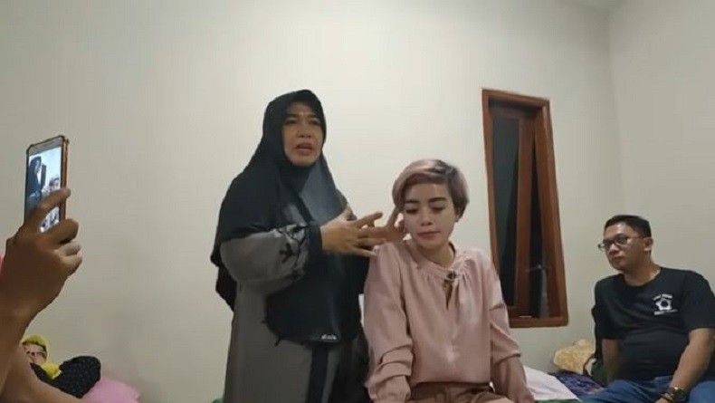 Pengobatan Alternatif di Pasuruan, Bude Ningsih Tinampi Viral di Media Sosial