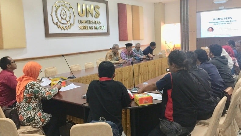 UNS Anugerahkan Gelar Doktor Kehormatan pada Panglima TNI Hadi Tjahjanto