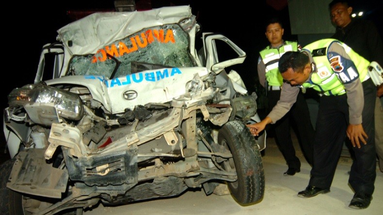 Ambulans Bawa Jenazah Tabrak Truk Di Tol Pejagan-Pemalang, 5 Orang Tewas