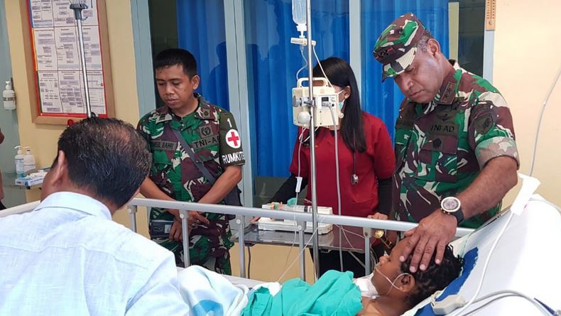 Pangdam Cenderawasih Besuk 4 Korban Luka Tembak saat Kontak Senjata di Papua