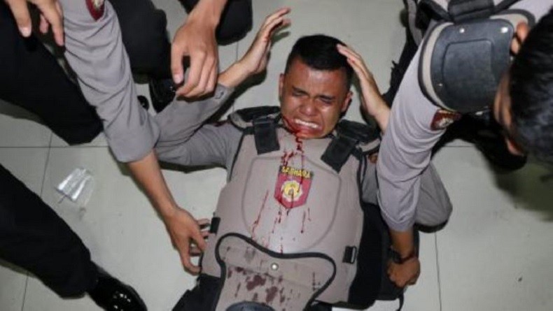 Unjuk Rasa di Bandung Ricuh, 6 Polisi Terluka akibat Lemparan Batu