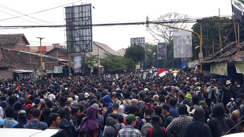 Ribuan Mahasiswa dari Berbagai Kampus Padati Simpang Gejayan Yogyakarta