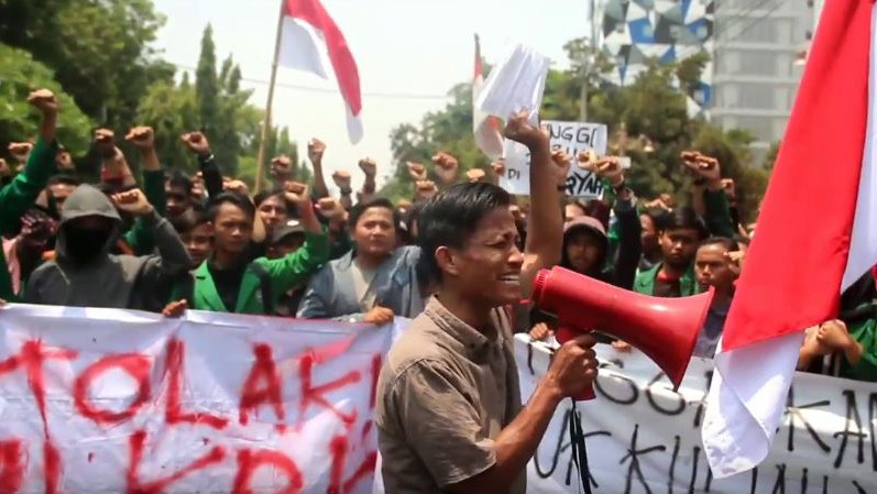 Tolak RUU KPK dan RKUHP, Aliansi Mahasiswa Ciayumajakuning Demo di DPRD Cirebon