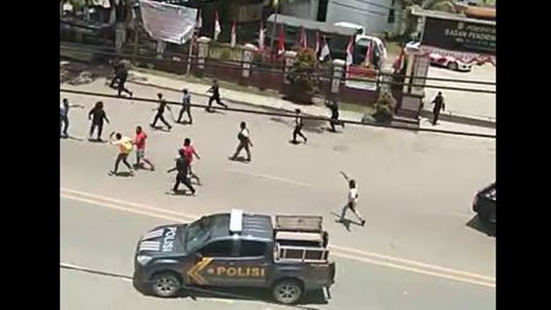 Demo Mahasiswa Papua di Waena Jayapura, 1 Prajurit TNI Gugur Dibacok Massa