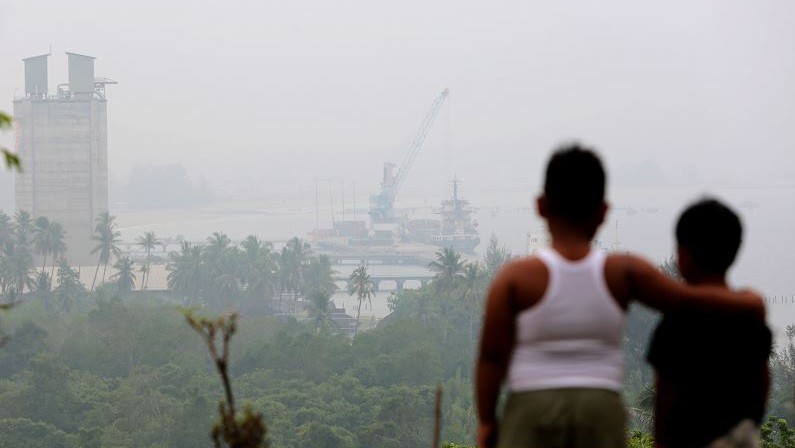  Kabut Asap di Meulaboh, Warga Diimbau Pakai Masker