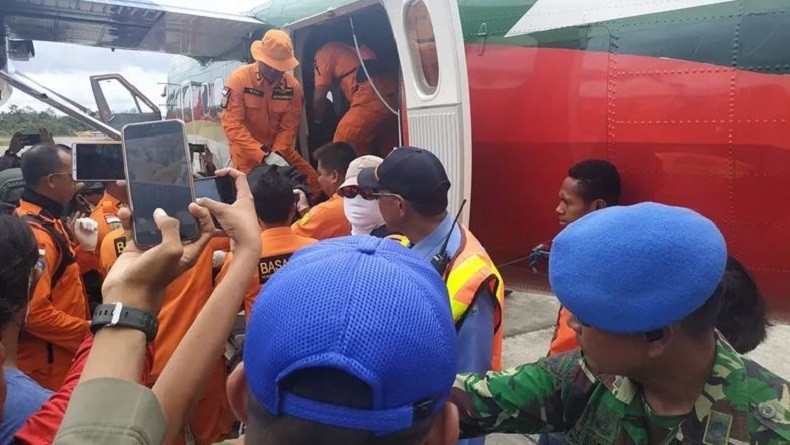 4 Korban Pesawat Twin Otter Jatuh di Pegunungan Mimika Papua Berhasil Dievakuasi