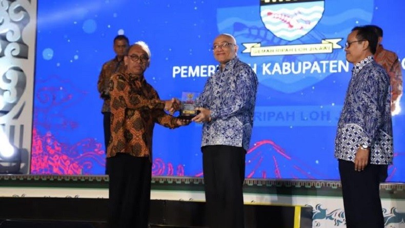 Sukses Berinovasi, Pemprov Jatim Kembali Raih BKN Awards