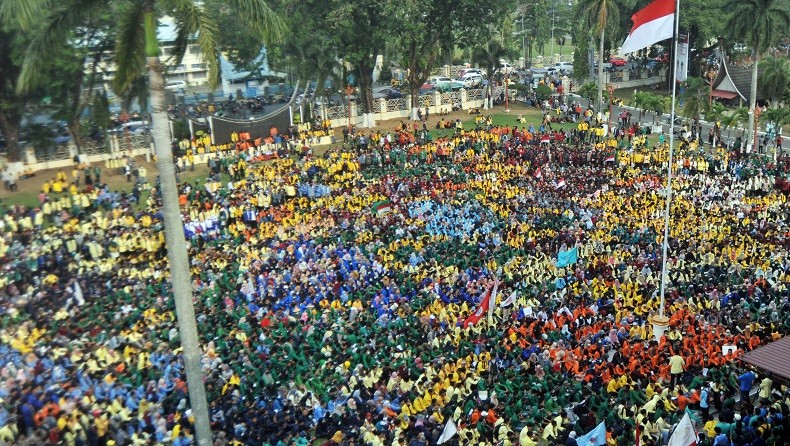 Ribuan Mahasiswa di Padang Demo ke Kantor DPRD Sumbar, Tolak RKUHP dan Revisi UU KPK