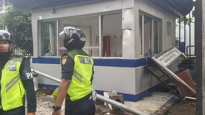 title Demo Pelajar SMP dan SMA di Medan, Massa Rusak Pos Penjagaan DPRD Sumut Demo Pelajar SMP dan SMA di Medan, Massa Rusak Pos Penjagaan DPRD Sumut