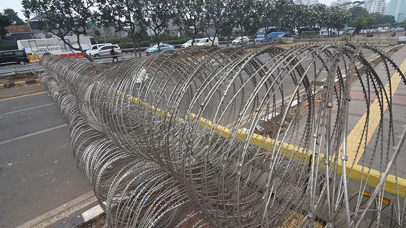 Arus Lalu Lintas Menuju Gedung DPR Dialihkan - Bagian 1