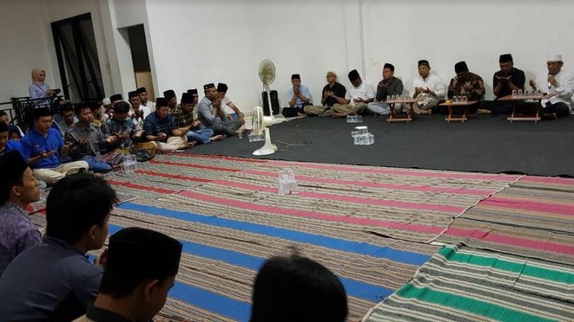 Kapolrestabes Surabaya-Kader PMII Tahlilan dan Kirim Doa untuk Almarhum Randi dan Yusuf