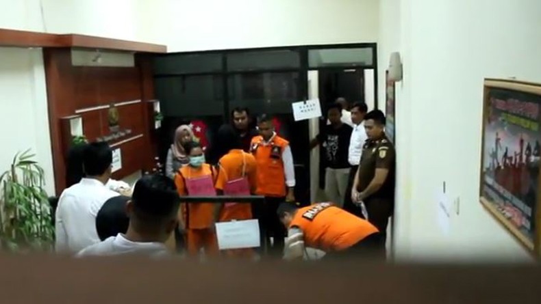 Rekonstruksi Bocah 5 Tahun Dibunuh Ibu Tiri usai Dicabuli 2 Kakaknya di Sukabumi