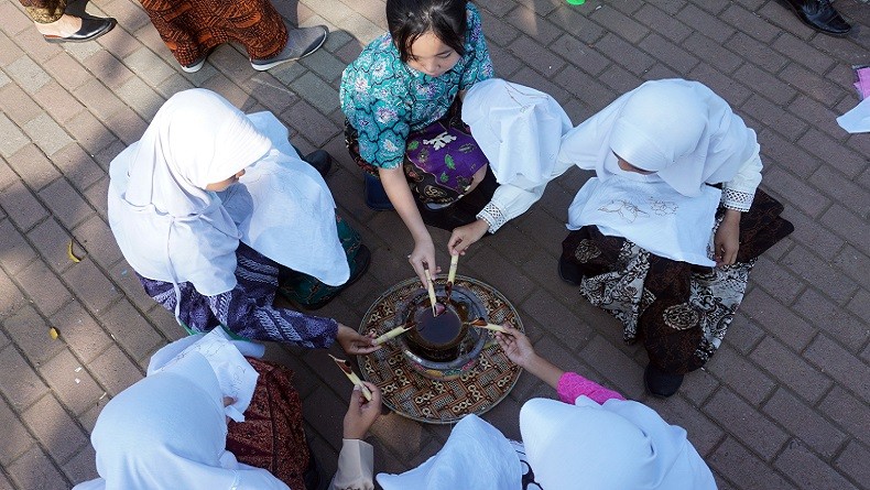 Hari Batik Nasional, Presiden Jokowi Ajak Masyarakat Jadikan Batik Duta Budaya Indonesia