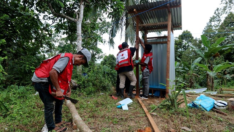 Pascagempa Ambon, Warga Panik Lantai Rumahnya Keluarkan Hawa Panas