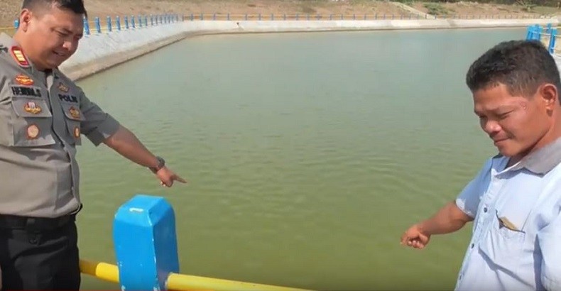 Mayat Memegang Senjata Tajam Ditemukan Mengambang di Lampung Selatan