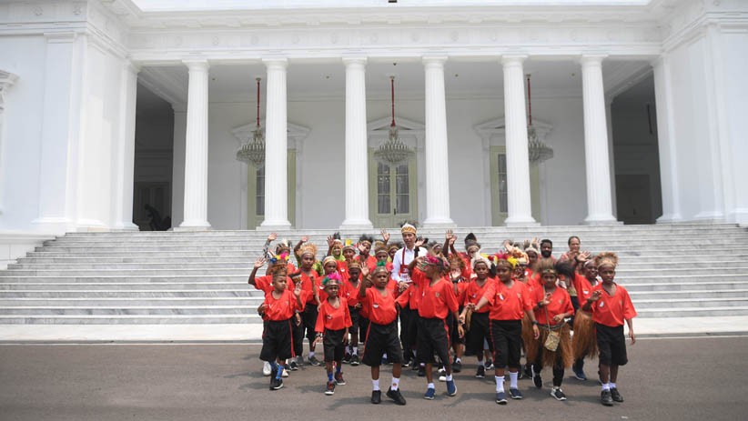 Penuhi Janji, Presiden Jokowi Ajak Anak-Anak Papua ke Istana Merdeka - Bagian 2