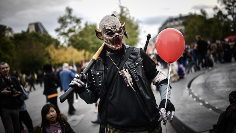 Seram, Zombie Bikin Heboh Warga Berkeliaran di Kota Paris - Bagian 2