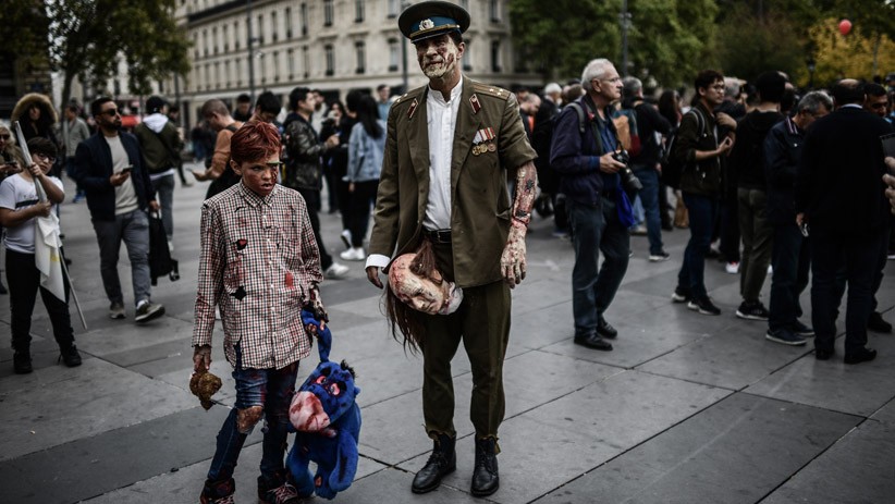 Seram, Zombie Bikin Heboh Warga Berkeliaran di Kota Paris - Bagian 4