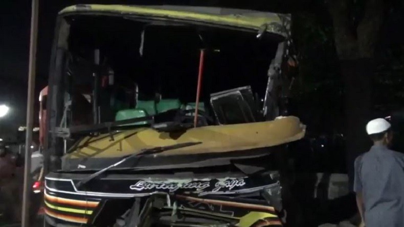 Bus PO Luragung Jaya Tabrak 3 Mobil dan 5 Motor di Kuningan, 12 Korban Luka-luka