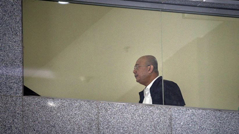 Ekspresi Wali Kota Medan Dzulmi Eldin saat Kena OTT KPK - Bagian 2