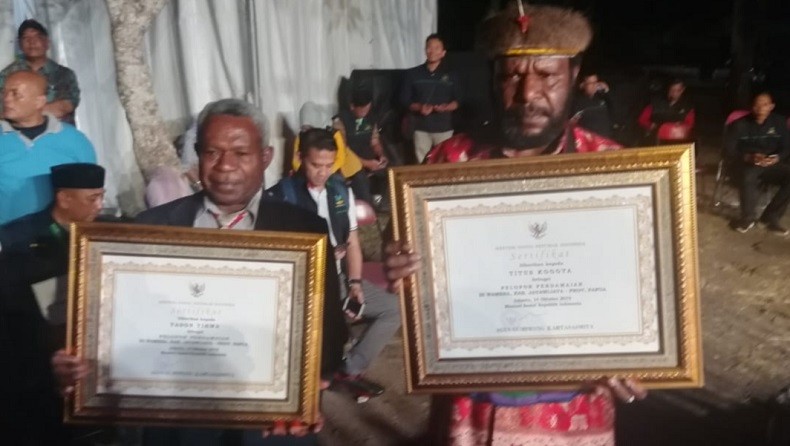 2 Warga Papua Terima Penghargaan karena Menyelamatkan Pendatang saat Kerusuhan