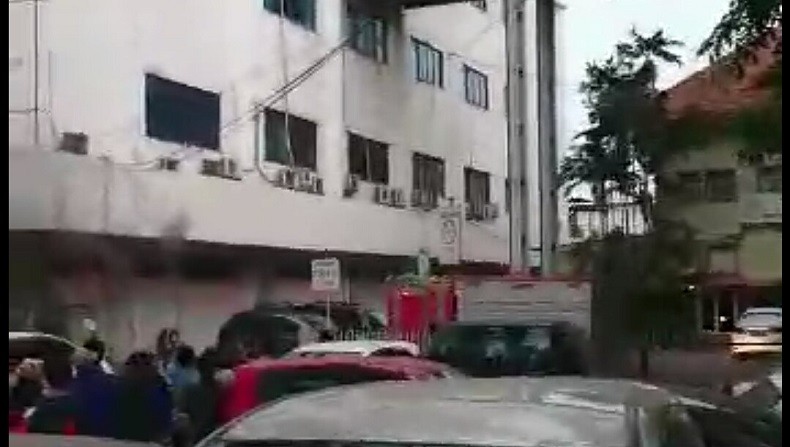 Ruang Genset RSU Dr Soetomo Terbakar, Pengunjung Panik, Belasan Pasien Dievakuasi