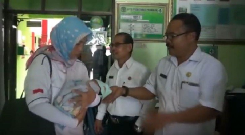Bayi Umur 1 Hari Dibuang di Teras Puskesdes Nganjuk Bersama Secarik Surat