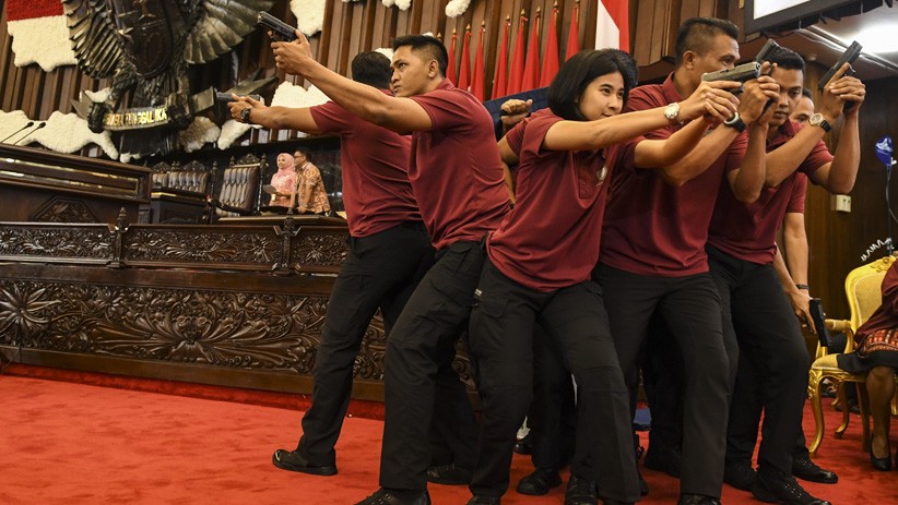 Aksi Paspampres Simulasi Pengamanan Presiden dan Wapres saat Pelantikan - Bagian 2