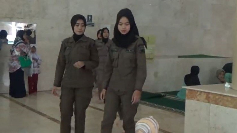 Satpol PP Bandung Rutinkan Patroli di Masjid-Masjid untuk Cegah Munculnya Crosshijaber