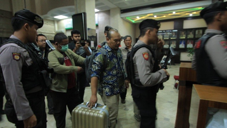 Penyidik KPK Geledah Kantor Dinas PU Pemkot Medan dan Rumah Dzulmi Eldin