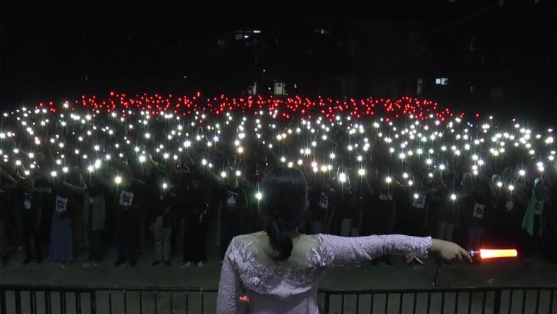 Pelantikan Presiden Jokowi, 1.152 Siswa dan Guru SMA 1 Kendal Bentuk Konfigurasi Merah Putih dengan Lampu HP