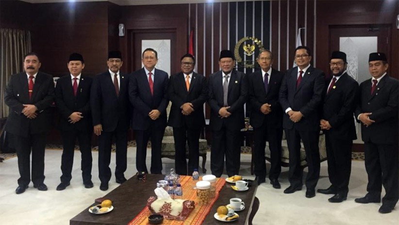 La Nyalla Kumpulkan Para Mantan Ketua DPD sebelum Hadiri Pelantikan Presiden - Bagian 2