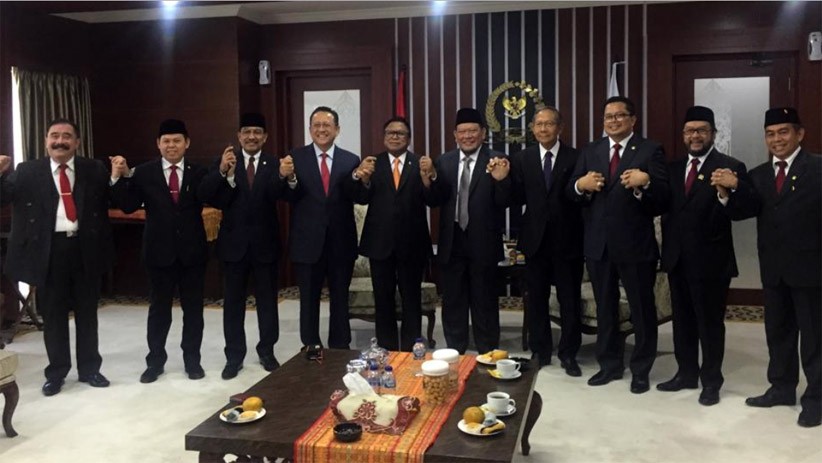 La Nyalla Kumpulkan Para Mantan Ketua DPD sebelum Hadiri Pelantikan Presiden - Bagian 1