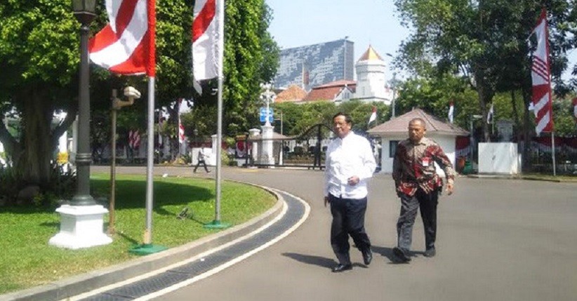 Mahfud Md Tiba Di Istana Dengan Kemeja Putih Calon Menteri