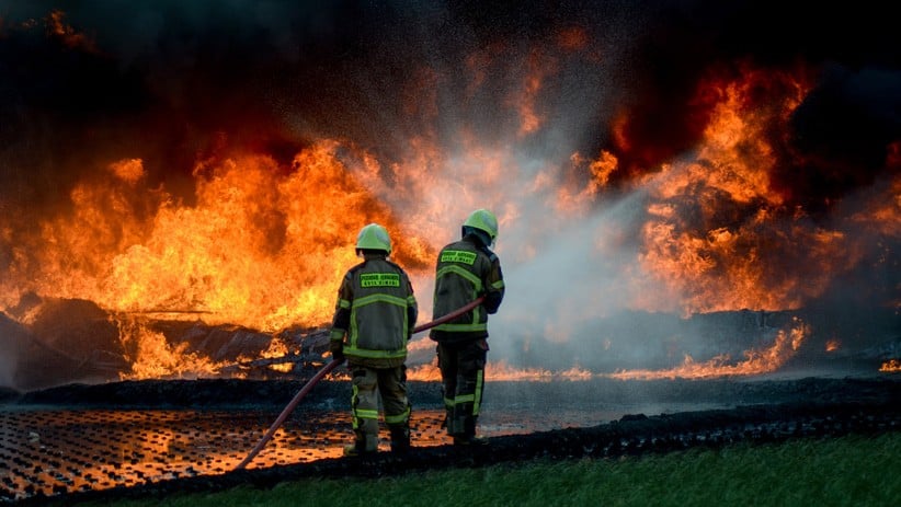 Foto Kebakaran Pipa Minyak Pertamina di Cimahi, Asap Hitam Membubung Tinggi - Bagian 1