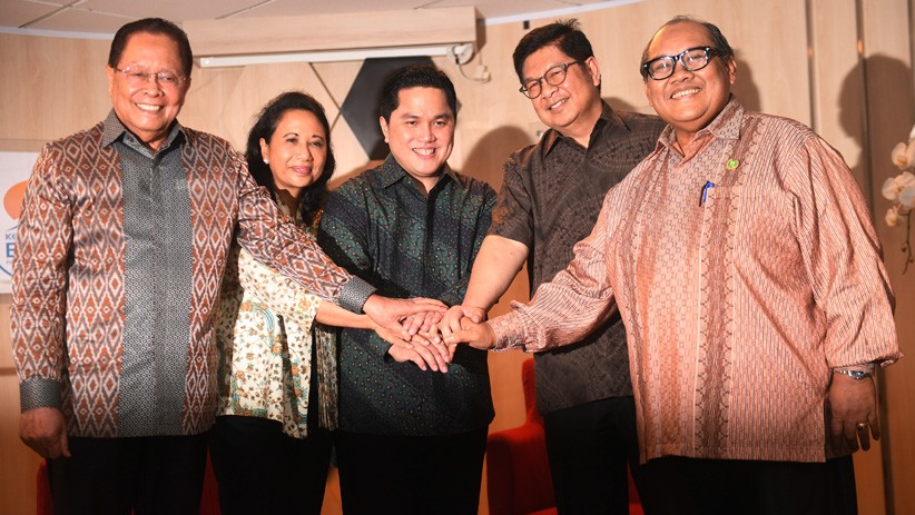 Serahkan Jabatan Menteri BUMN ke Erick Thohir, Rini Soemarno Menangis - Bagian 2