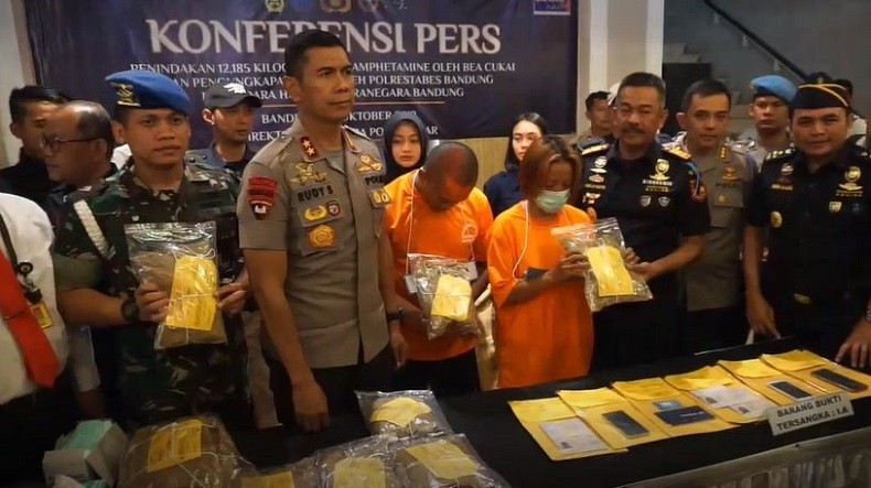 Polisi Tangkap Kurir Jaringan Internasional, Sita 12,2 Kilogram Sabu-Sabu di Bandung