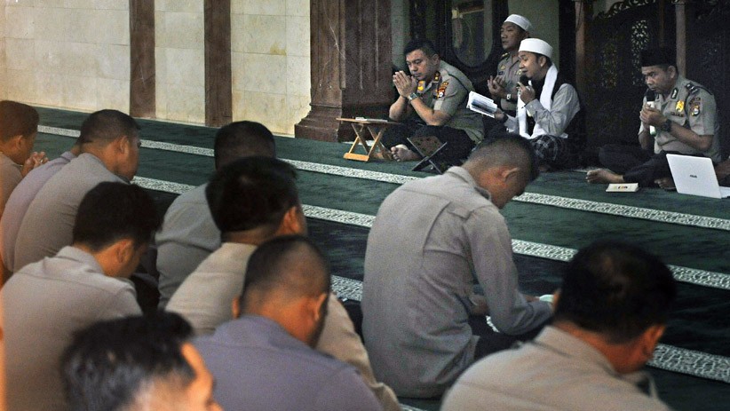 Sukses Kawal Pemilu, Ratusan Prajurit TNI-Polri Doa Bersama - Bagian 2