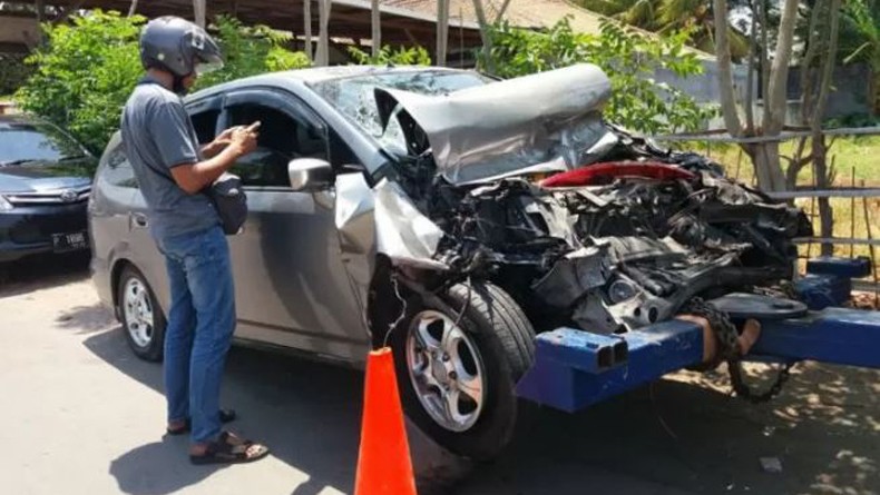 Kecelakaan Maut Minibus Tabrak Truk Tronton di Situbondo, 2 Polisi Tewas