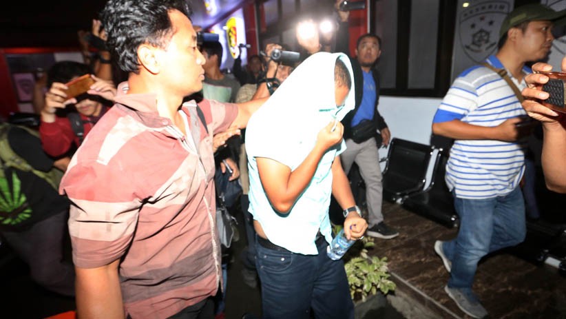 Prostitusi Online, Publik Figur Berinisial PA Ditangkap Polda Jatim - Bagian 4