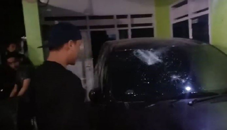 Sekelompok Pemuda Mengamuk di Kompleks Rumah Warga, Mobil dan Pagar Jadi Sasaran