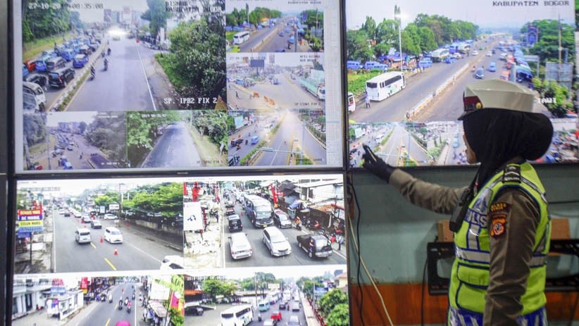 Jalur Puncak Berlaku Sistem 2-1, Begini Pantauan CCTV Polri - Bagian 1