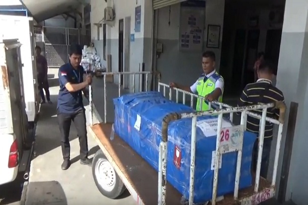 Tiba di Makassar,  Dua Jenazah Korban Penembakan KKB Papua Disambut Isak Tangis Keluarga