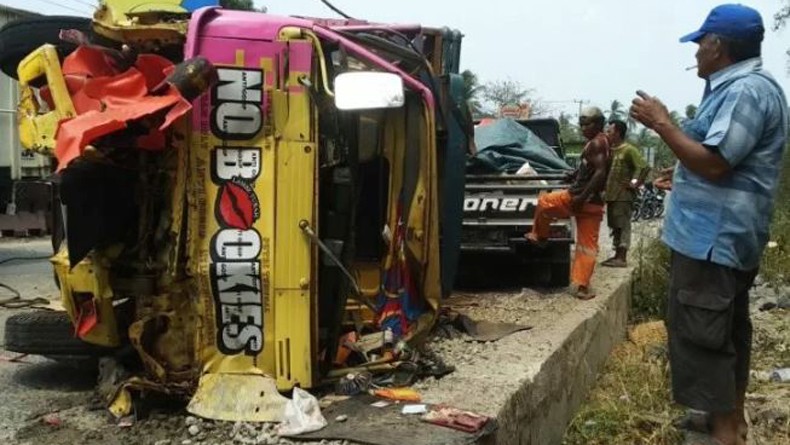 Kecelakaan Maut Truk Tabrak 2 Motor di Tanjakan Tarahan Lampung Diduga akibat Sopir Truk Ngebut