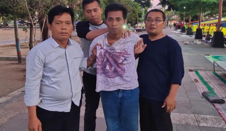title Satu Napi Rutan Wates yang Kabur Ditangkap di Alun-Alun Kebumen, Polisi Buru Satu Napi Lain Satu Napi Rutan Wates yang Kabur Ditangkap di Alun-Alun Kebumen, Polisi Buru Satu Napi Lain