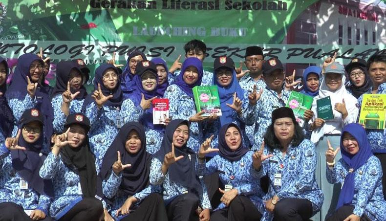 Hari Sumpah Pemuda, Guru dan Siswa SMA 1 Kendal Luncurkan Antologi Puisi