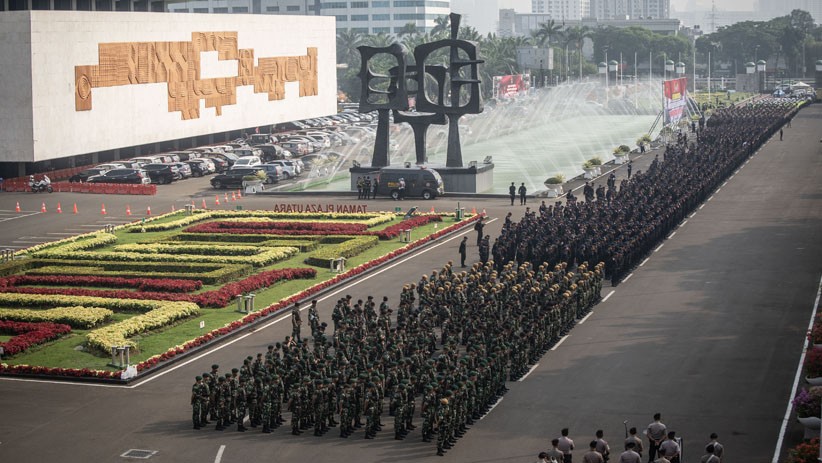 Tutup Rangkaian Pengamanan Pemilu 2019, TNI-Polri Gelar Apel Mantap Brata - Bagian 2