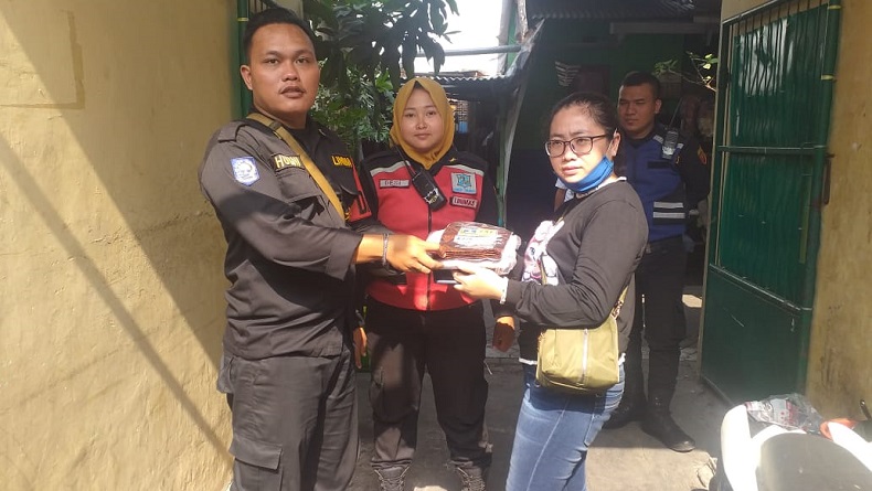 title Bayi 7 Bulan di Surabaya Ditemukan Menangis di Samping Jasad Ibunya Dalam Kamar Kos Bayi 7 Bulan di Surabaya Ditemukan Menangis di Samping Jasad Ibunya Dalam Kamar Kos