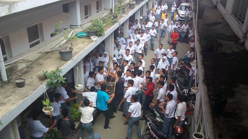 Puluhan Pelajar SMA Negeri 8 Medan Tawuran dan 1 Terluka ...